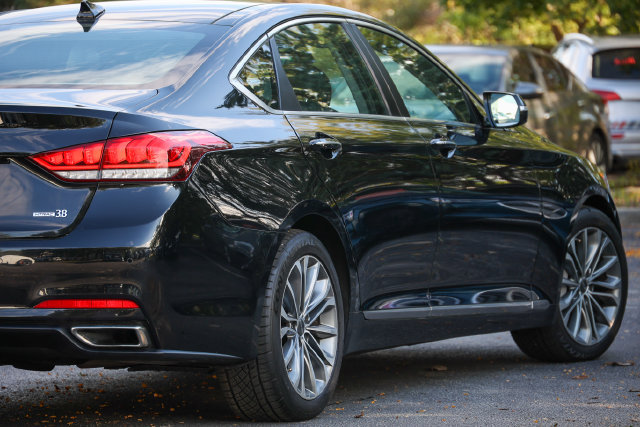 Used 2015 Hyundai Genesis 3.8 w/ Option Group 03 AWD/4WD image 28