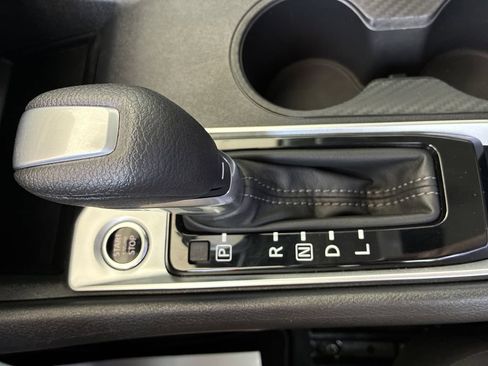 Used 2025 Nissan Altima 2.5 SV FWD image 25
