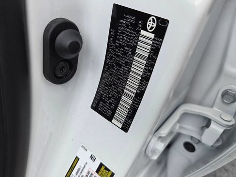 Certified 2025 Toyota Corolla SE FWD image 17