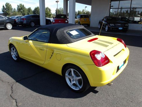 Used 2003 Toyota MR2 RWD image 3