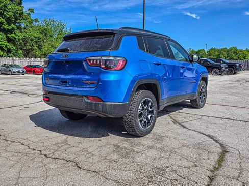 Used 2025 Jeep Compass Trailhawk AWD/4WD image 6