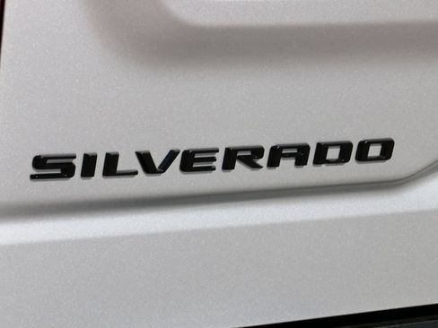 Used 2022 Chevrolet Silverado 1500 Custom Trail Boss w/ LPO, Dark Essentials Package AWD/4WD image 8