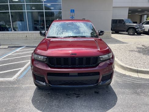 New 2025 Jeep Grand Cherokee L Altitude image 2