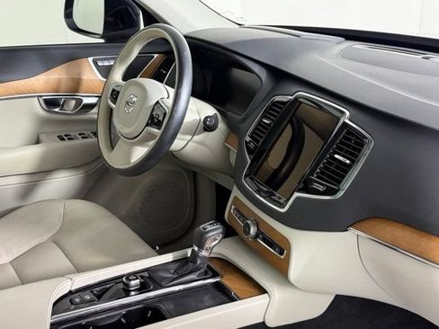 Used 2022 Volvo XC90 T6 Momentum w/ Advanced Package AWD/4WD image 34
