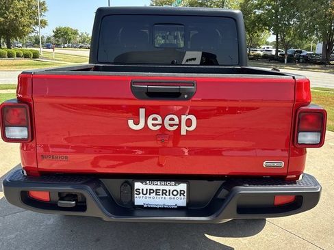 Used 2023 Jeep Gladiator Overland AWD/4WD image 5
