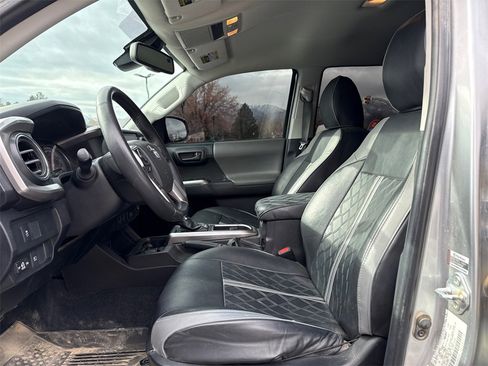 Used 2023 Toyota Tacoma SR5 w/ Technology Package image 5