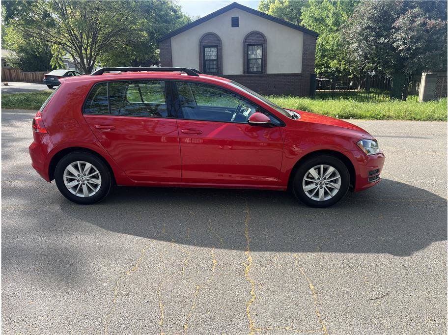 Used 2016 Volkswagen Golf 4-Door FWD image 8