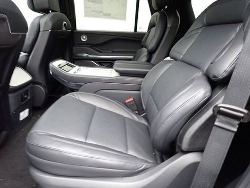 New 2025 Lincoln Navigator Reserve w/ Jet Appearance Package AWD/4WD image 24