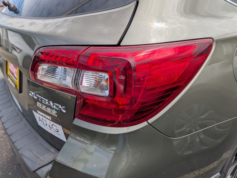 Used 2017 Subaru Outback 2.5i Limited AWD/4WD image 5