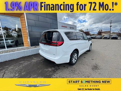 New 2026 Chrysler Pacifica Select image 11