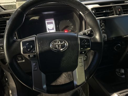 Certified 2022 Toyota 4Runner SR5 Premium image 6