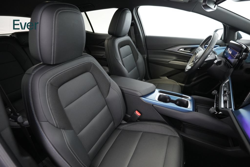 Used 2024 Chevrolet Equinox EV LT w/ LPO, Blackout Package FWD image 23