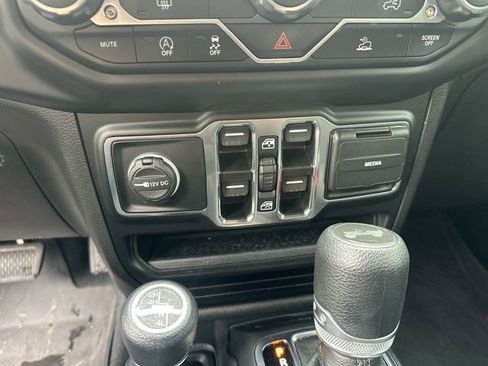 Used 2022 Jeep Wrangler Unlimited Sport AWD/4WD image 18