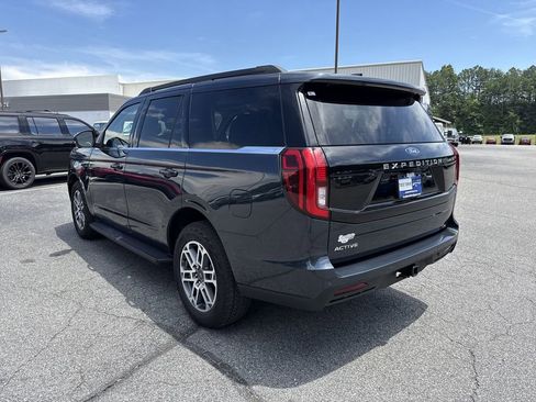 Used 2025 Ford Expedition Active AWD/4WD image 5