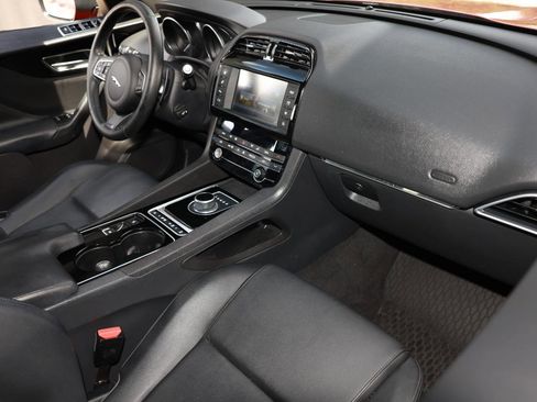 Used 2017 Jaguar F-PACE Premium AWD/4WD image 18