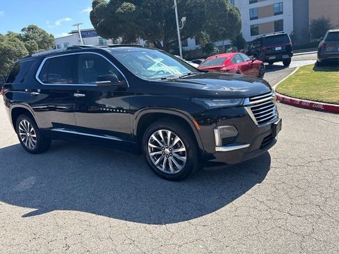 Used 2022 Chevrolet Traverse Premier w/ LPO, Cargo Package FWD image 7