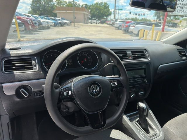Used 2015 Volkswagen Jetta SE FWD image 9