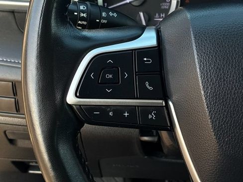 Used 2022 Toyota Highlander XLE FWD image 24