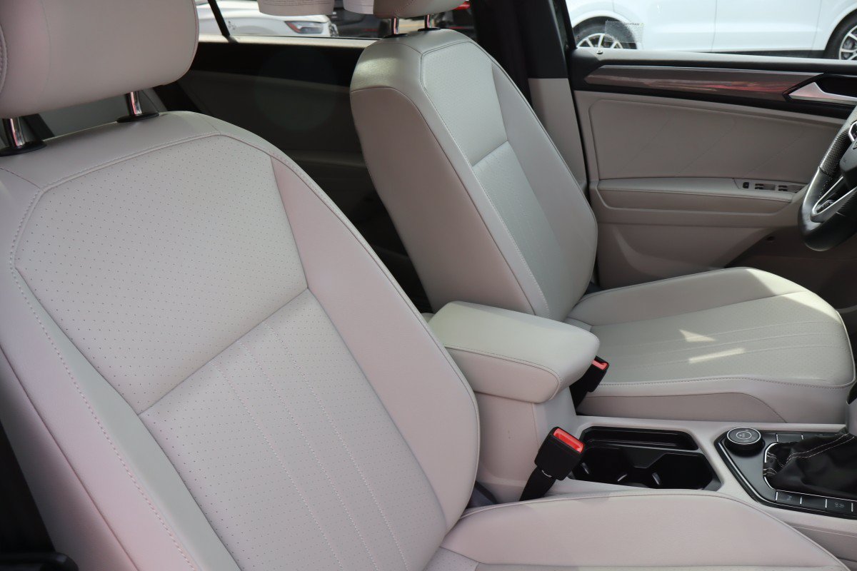 Used 2024 Volkswagen Tiguan SE R-Line AWD/4WD image 23