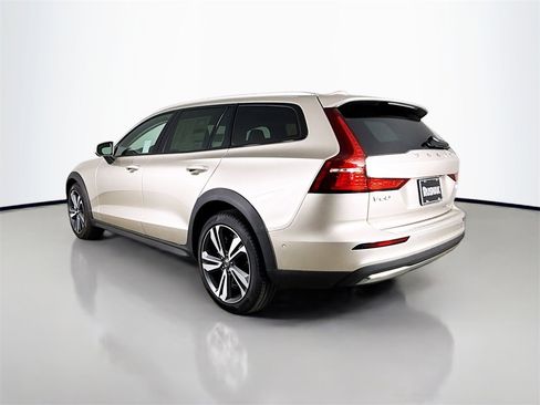 New 2026 Volvo V60 B5 Cross Country Plus w/ Climate Package image 5