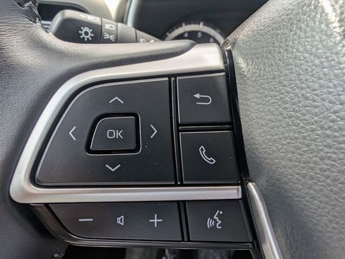 Used 2024 Toyota Highlander XLE AWD/4WD image 24