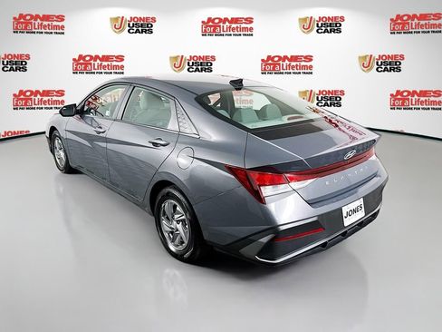 Certified 2024 Hyundai Elantra SE image 2
