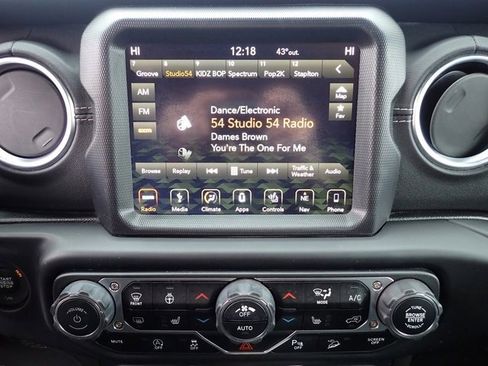 Used 2019 Jeep Wrangler Unlimited Sahara w/ Quick Order Package 24M Moab image 28