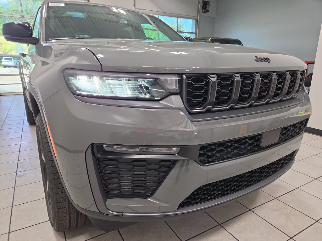 New 2027 Jeep Grand Cherokee Limited AWD/4WD image 12