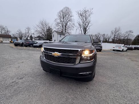 Used 2016 Chevrolet Suburban LT image 2
