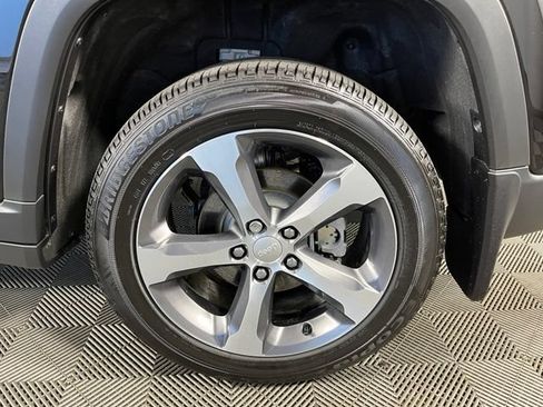 Used 2026 Jeep Grand Cherokee Limited AWD/4WD image 11