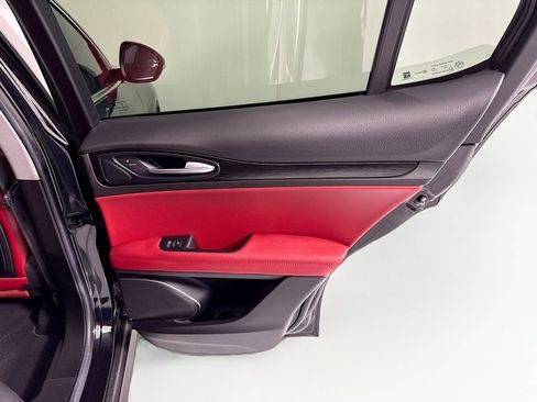 Used 2018 Alfa Romeo Stelvio AWD image 27