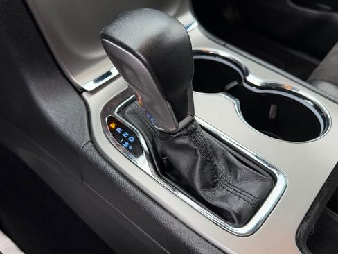 Used 2021 Jeep Grand Cherokee Laredo X image 10