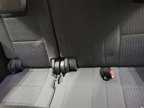 Used 2018 Chevrolet Suburban LS RWD image 9