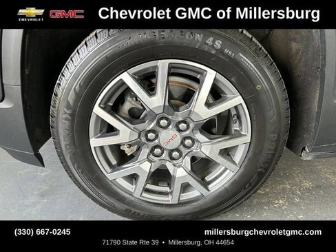 Used 2023 GMC Acadia SLT AWD/4WD image 12