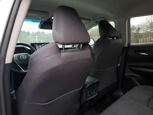 Used 2022 Toyota Venza LE image 11