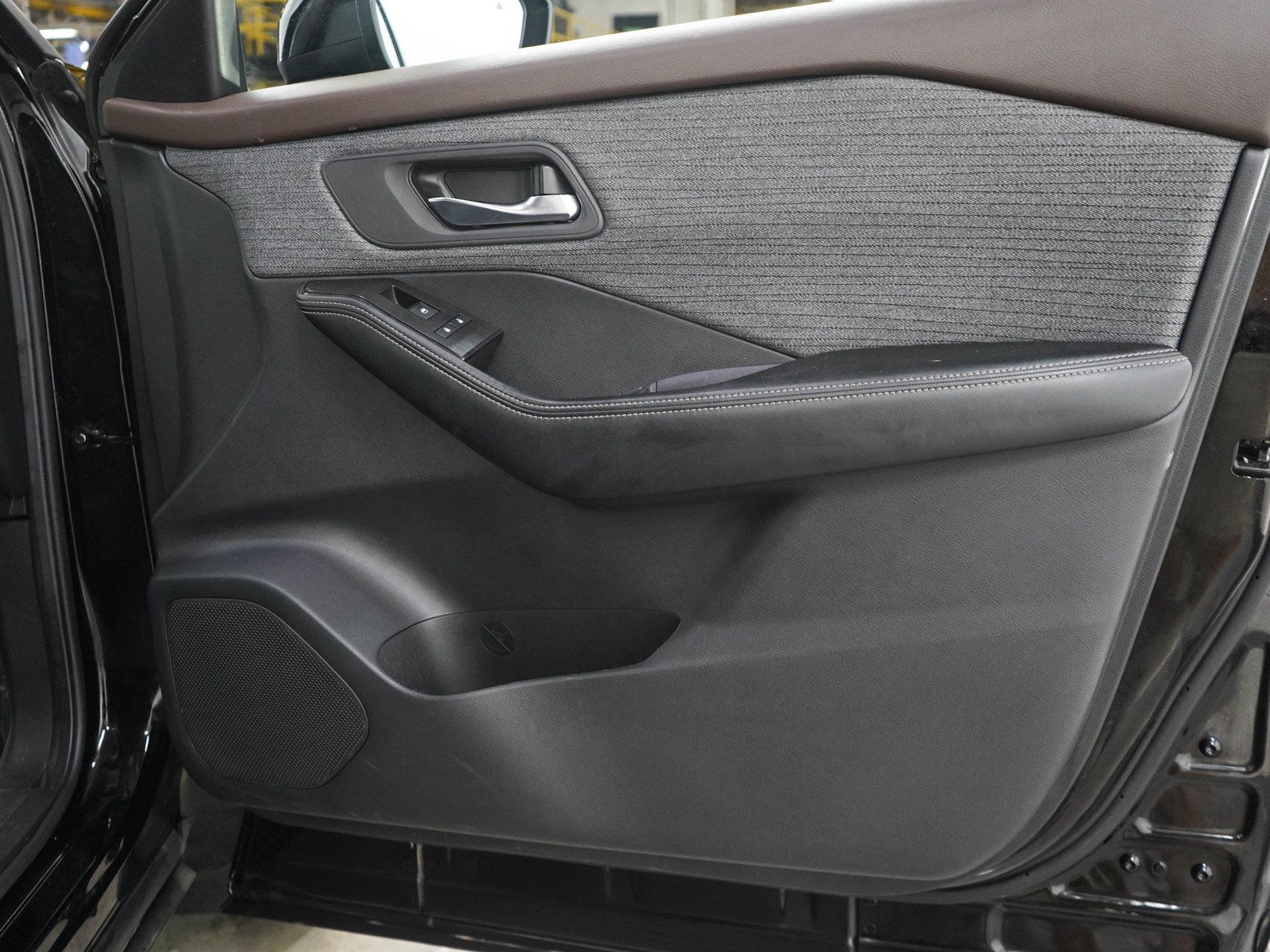 Used 2023 Nissan Rogue SV AWD/4WD image 11