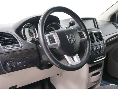 Used 2017 Dodge Grand Caravan SE w/ Power Window Group image 9