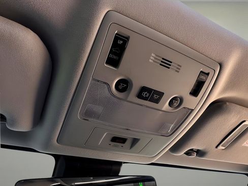 Used 2017 Lexus IS 200t image 19