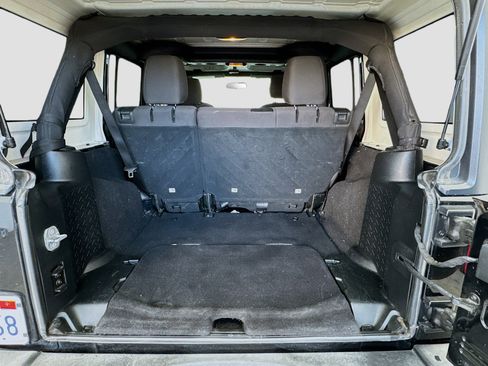 Used 2018 Jeep Wrangler Unlimited Sport S image 15