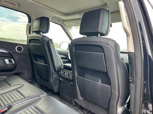 Used 2017 Land Rover Discovery First Edition image 17