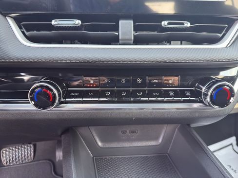 New 2026 Chevrolet Equinox LT w/ Convenience Package II image 12