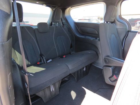 Used 2020 Chrysler Pacifica Touring w/ S Appearance Package image 30