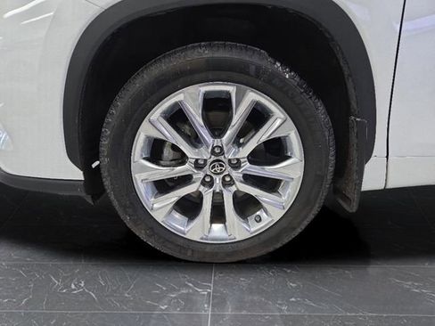 Used 2023 Toyota Highlander L image 45