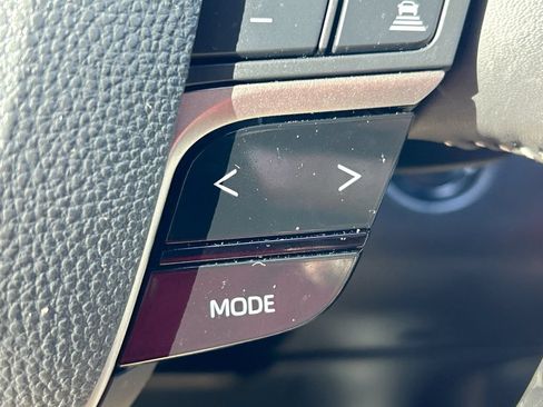 Used 2025 Toyota Camry SE w/ Convenience Package FWD image 17