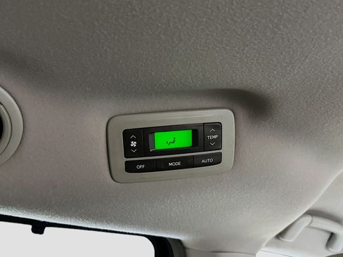 Used 2014 Toyota Sienna LE image 27