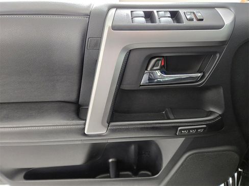 Used 2015 Toyota 4Runner SR5 image 24