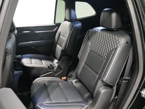 Used 2024 GMC Acadia Denali image 11