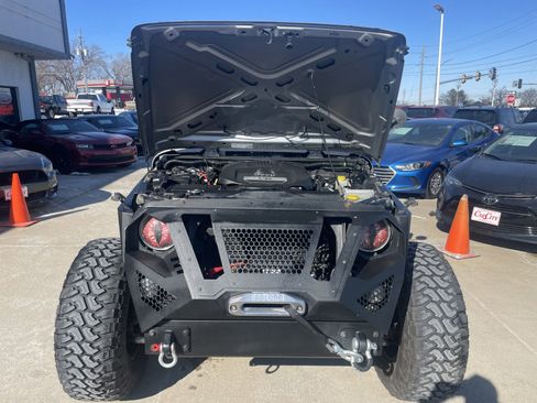 Used 2014 Jeep Wrangler Unlimited Sahara w/ Connectivity Group image 7