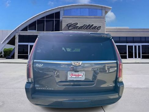 Used 2017 Cadillac Escalade Luxury image 6