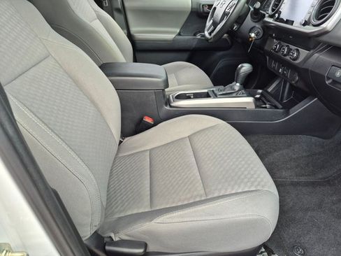Used 2020 Toyota Tacoma SR5 RWD image 19
